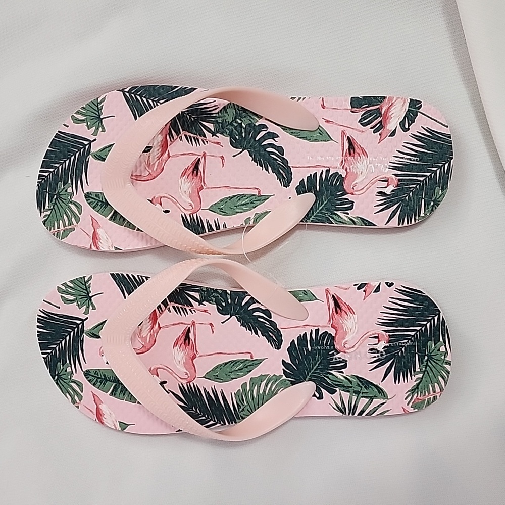 Old Navy Flip flops Size: 3-4